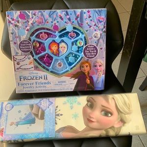 Frozen Jewelry Activity Set and Wall Stickers